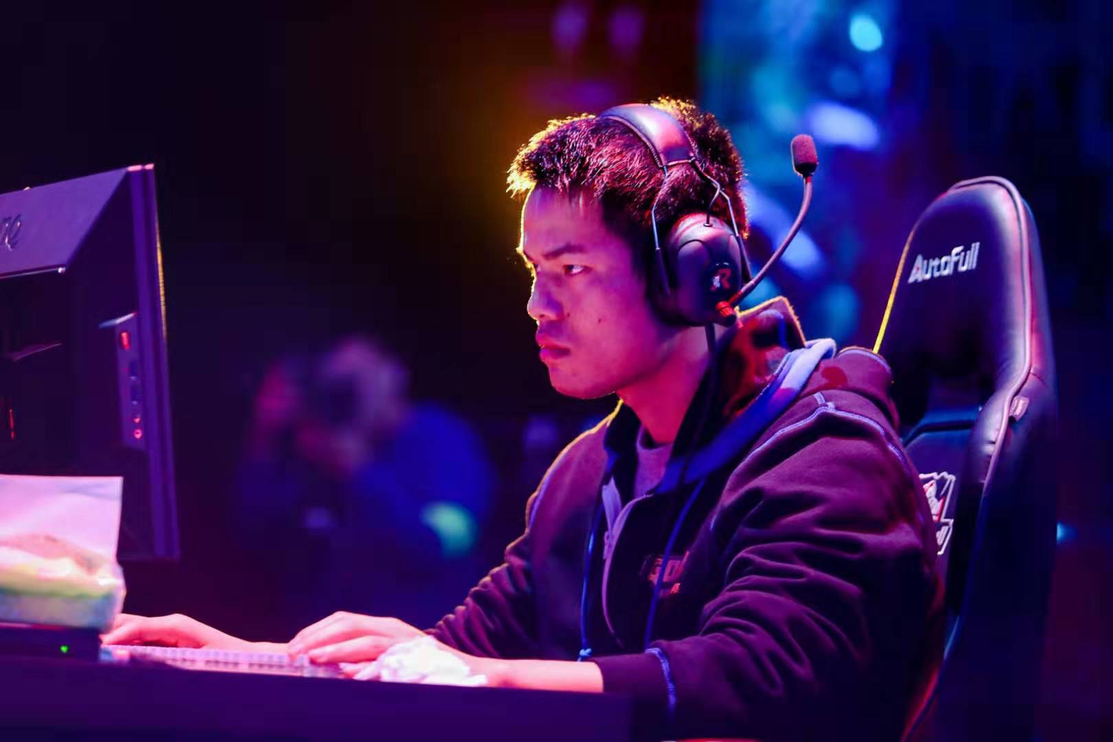 在赛季中期 在赛季中期