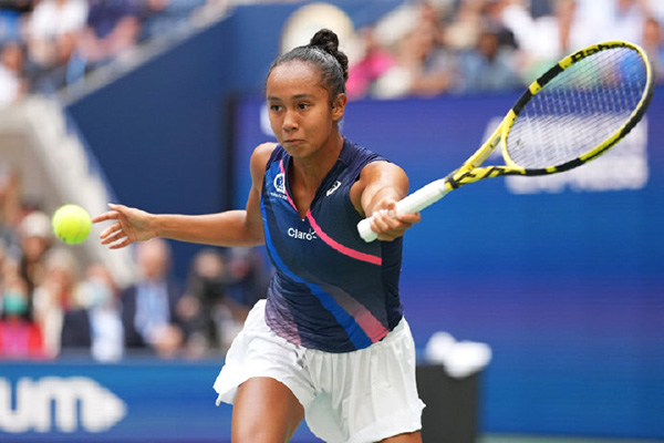 他通过发球 他通过发球